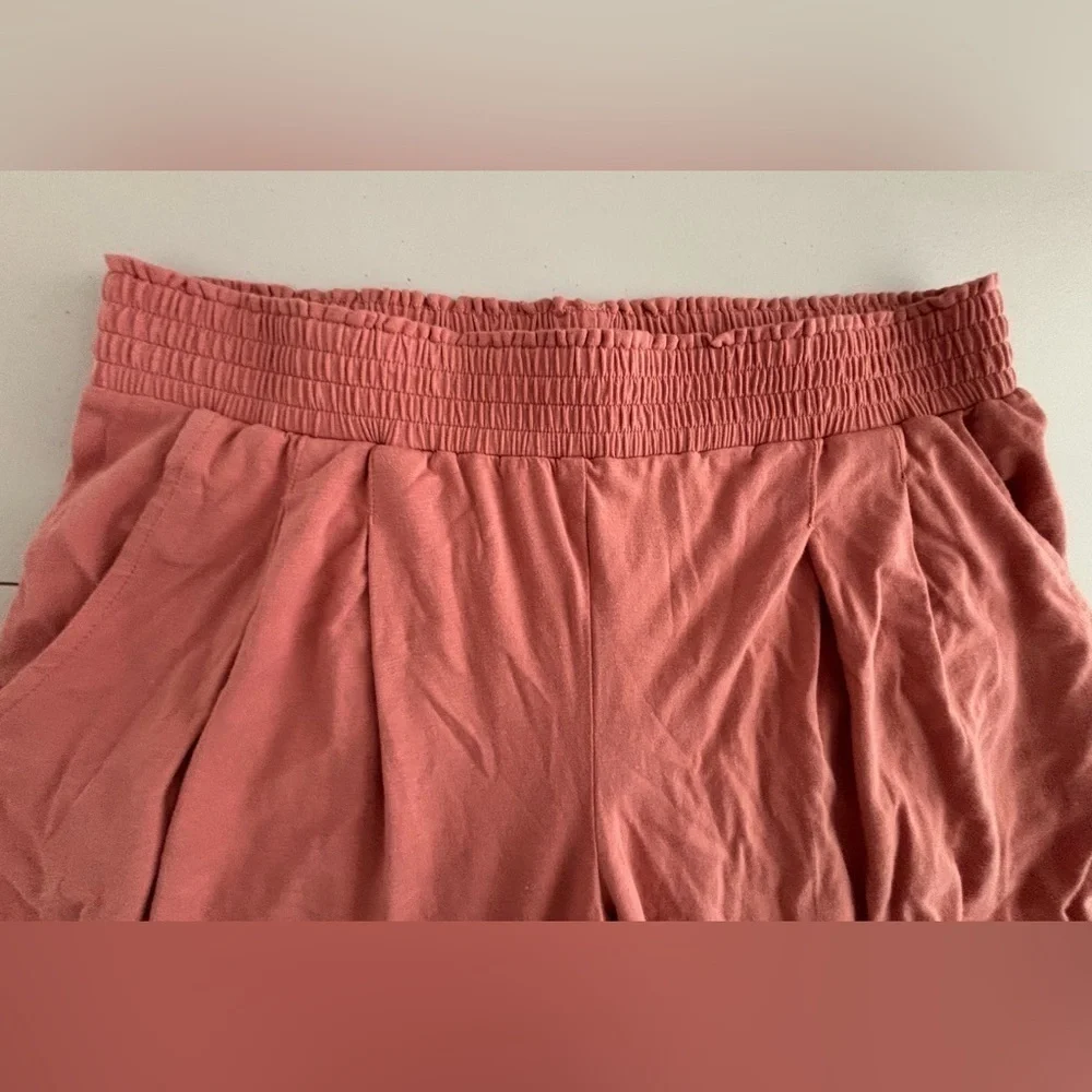 SET: Any Body | 2- pieces, cropped pants, matching top. Size: S.